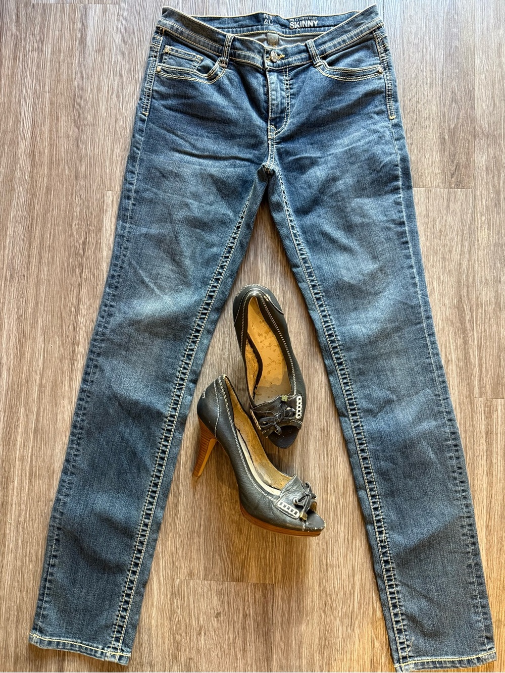 New York & Company Skinny Women's Blue Denim Jeans with rimstones and silver